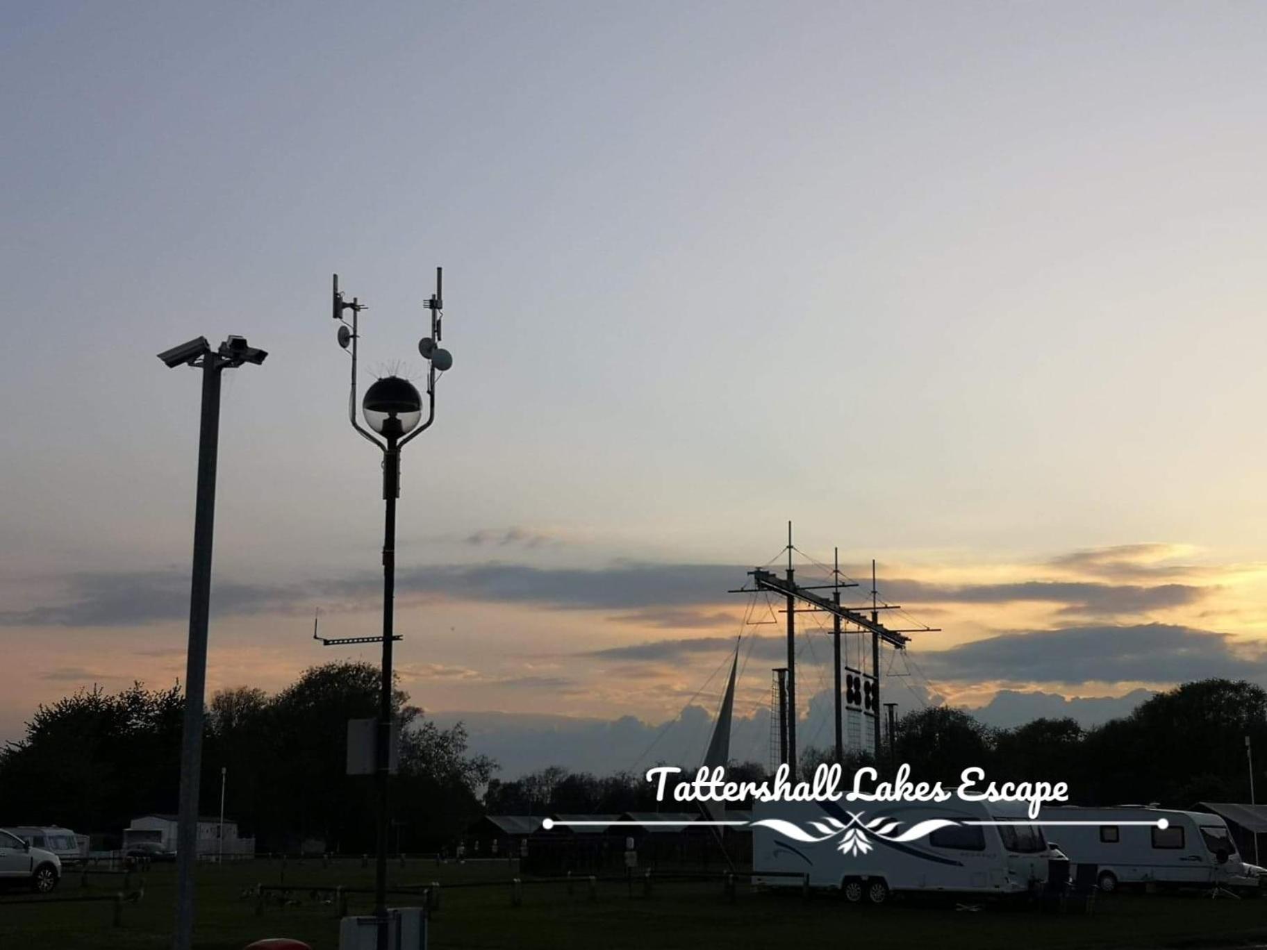 Meridian Tattershall Lakes Escape - Lakeside Lodge Caravan With A Fishing Peg Luxury Hot Tub Exterior photo